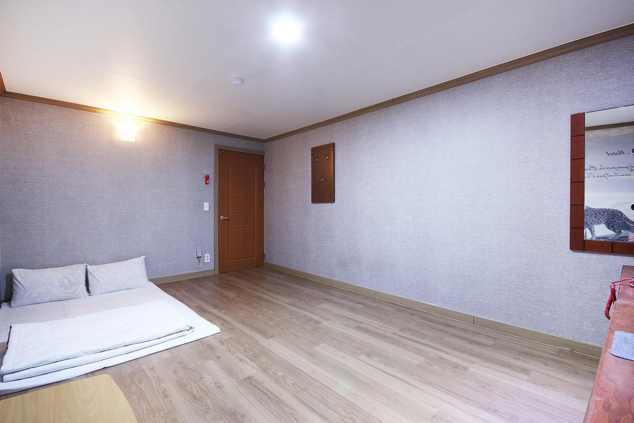 Happy Q Motel Andong Exterior foto