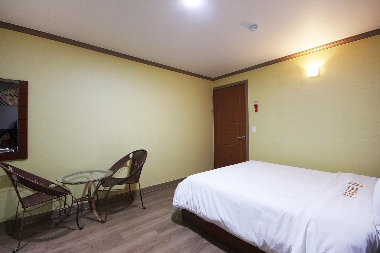 Happy Q Motel Andong Exterior foto